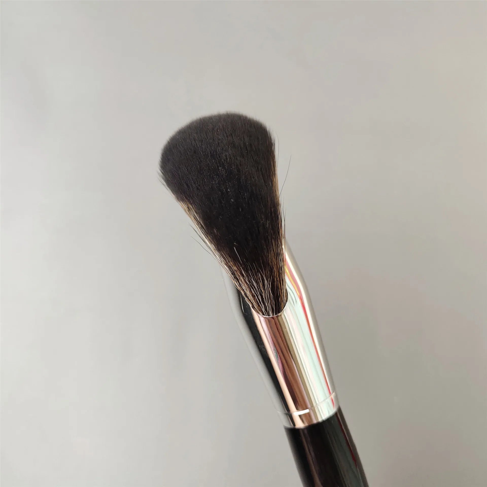 LOYBJ Face Contour Makeup Brushes Fan-shaped Professional Powder Blush Highlighter Bronzer V Face Silhouette Cosmetic Brush Tool