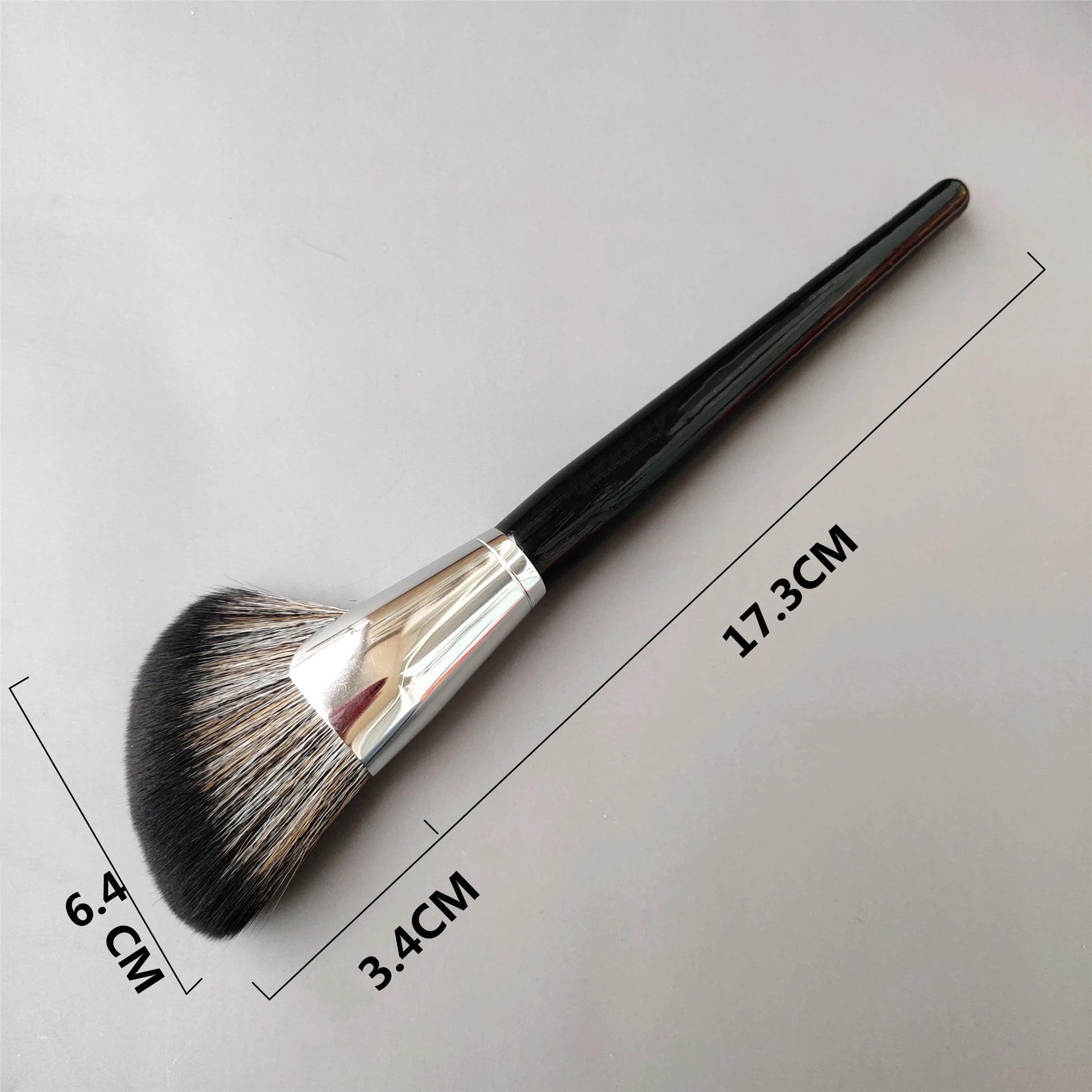 LOYBJ Face Contour Makeup Brushes Fan-shaped Professional Powder Blush Highlighter Bronzer V Face Silhouette Cosmetic Brush Tool